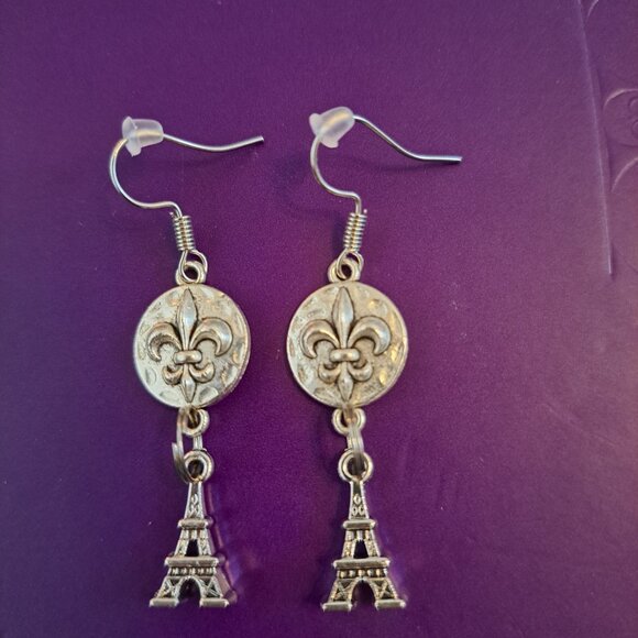 Chic Paris Earrings - Picture 1 of 1